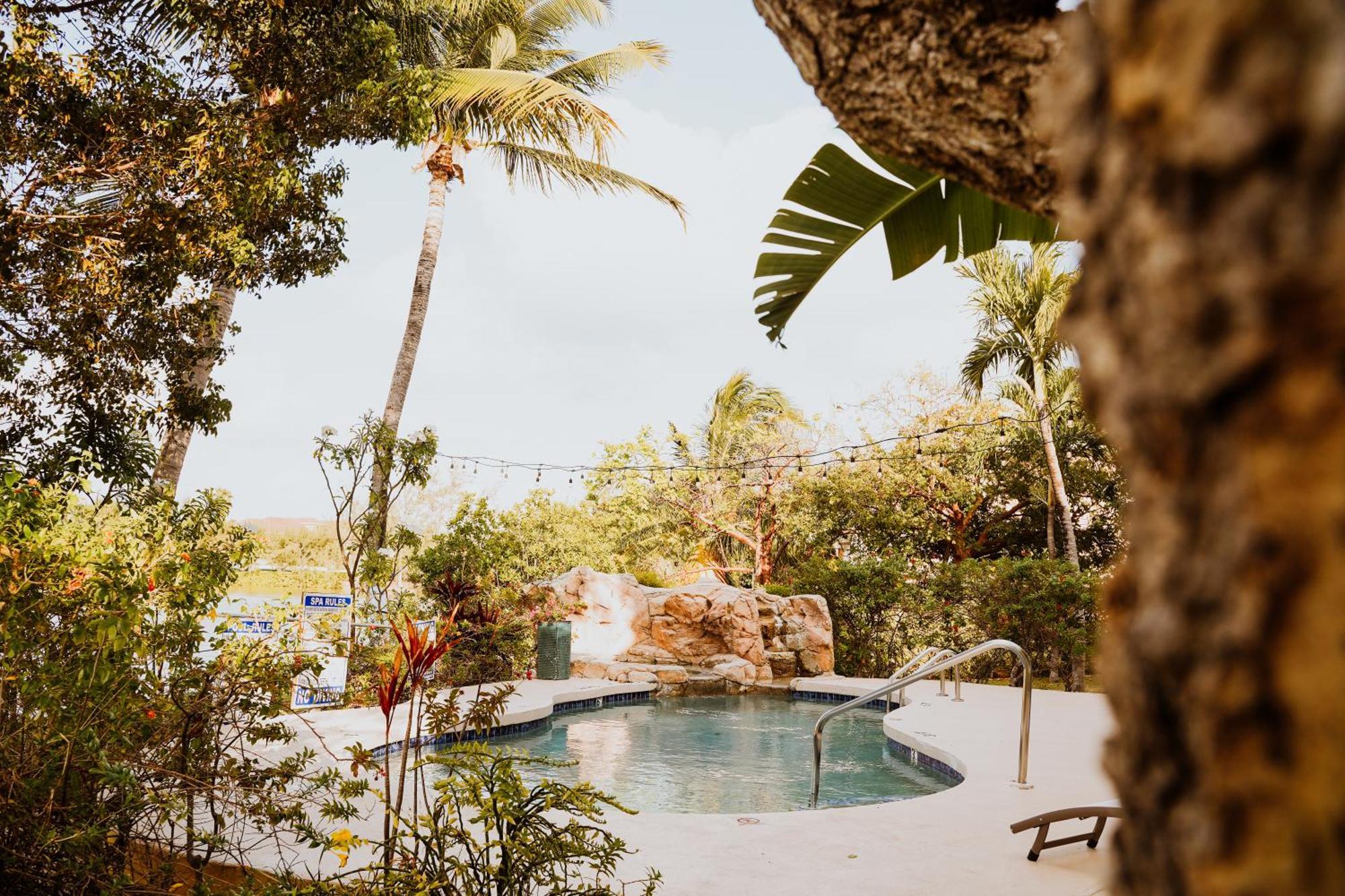 Shangri-La Boutique Bed & Breakfast West Bay Exterior foto