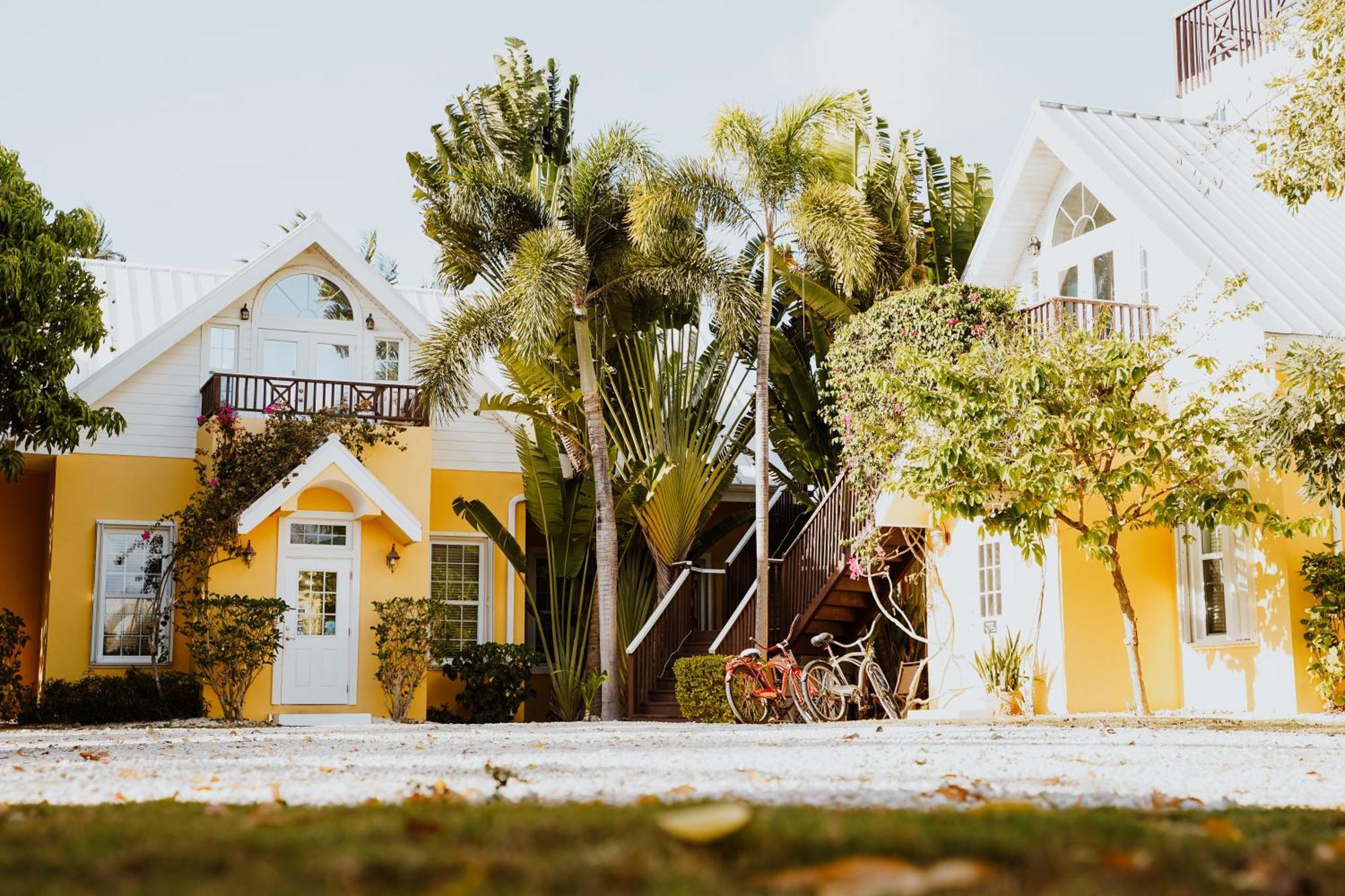 Shangri-La Boutique Bed & Breakfast West Bay Exterior foto