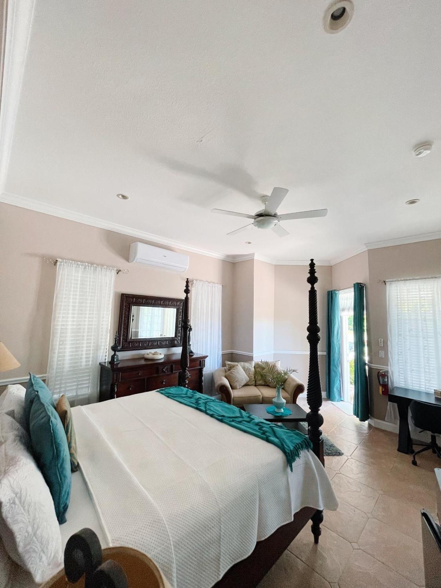 Shangri-La Boutique Bed & Breakfast West Bay Zimmer foto