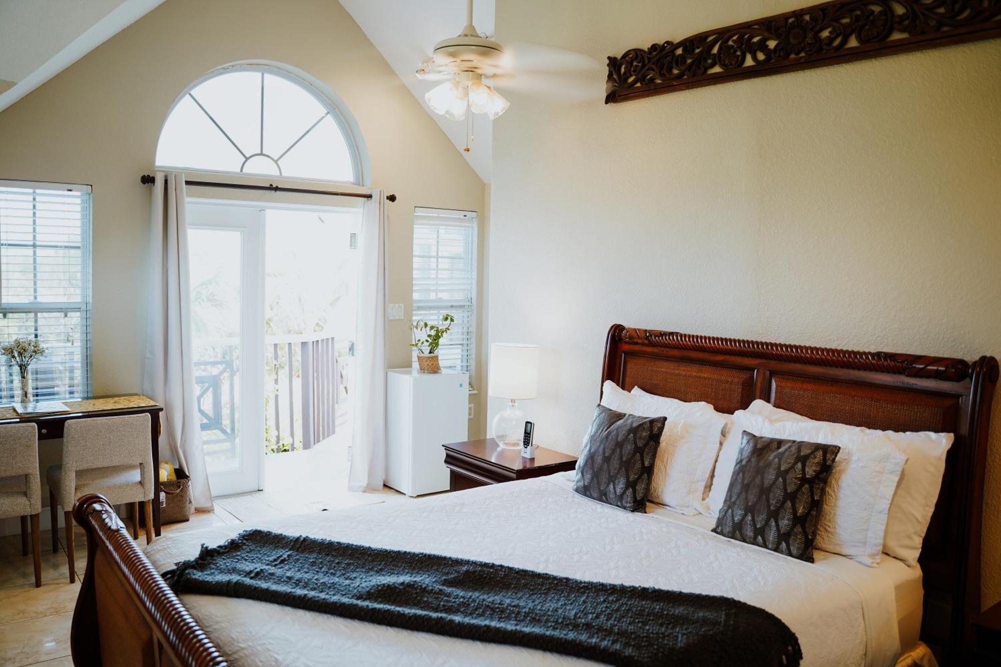 Shangri-La Boutique Bed & Breakfast West Bay Zimmer foto