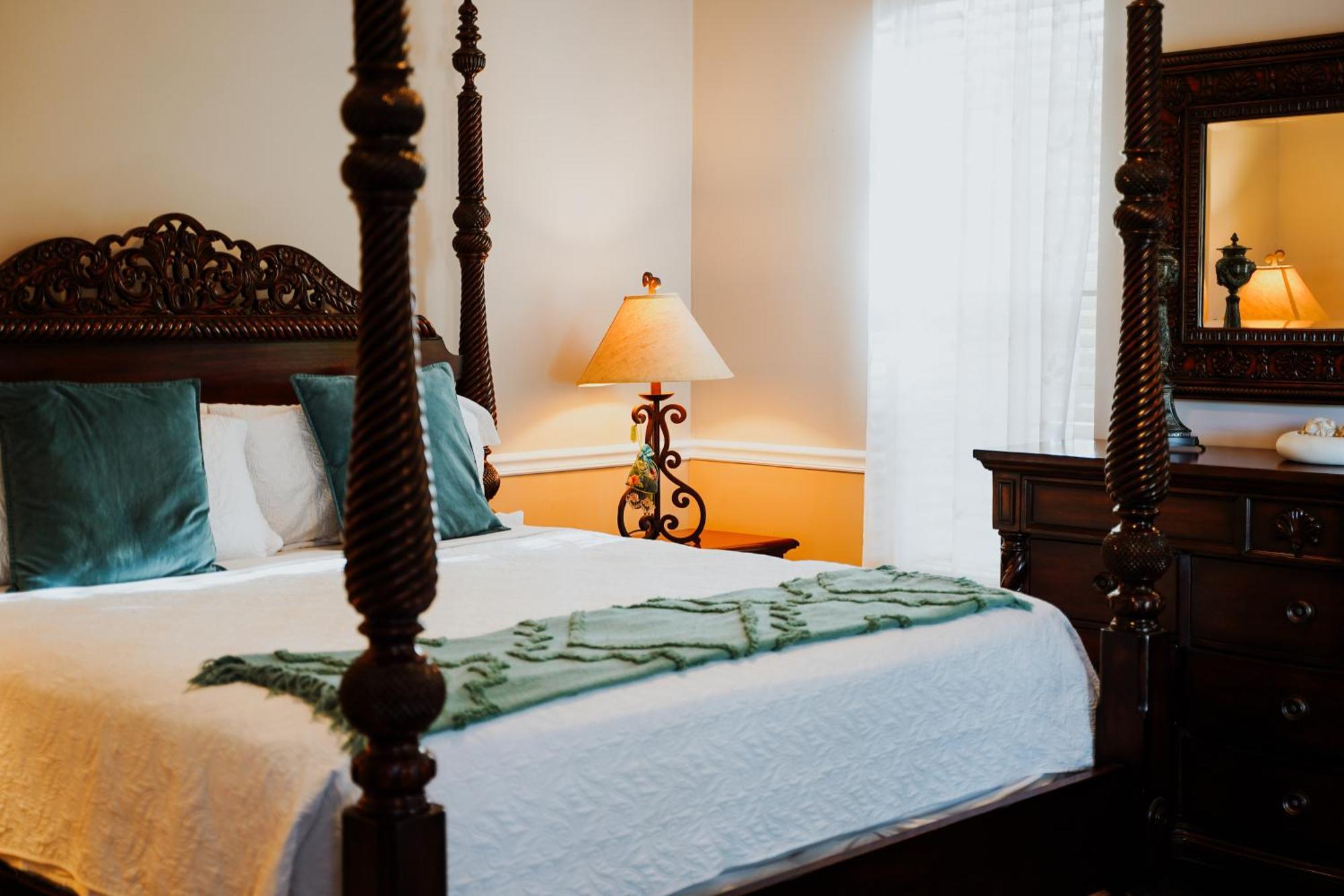 Shangri-La Boutique Bed & Breakfast West Bay Exterior foto